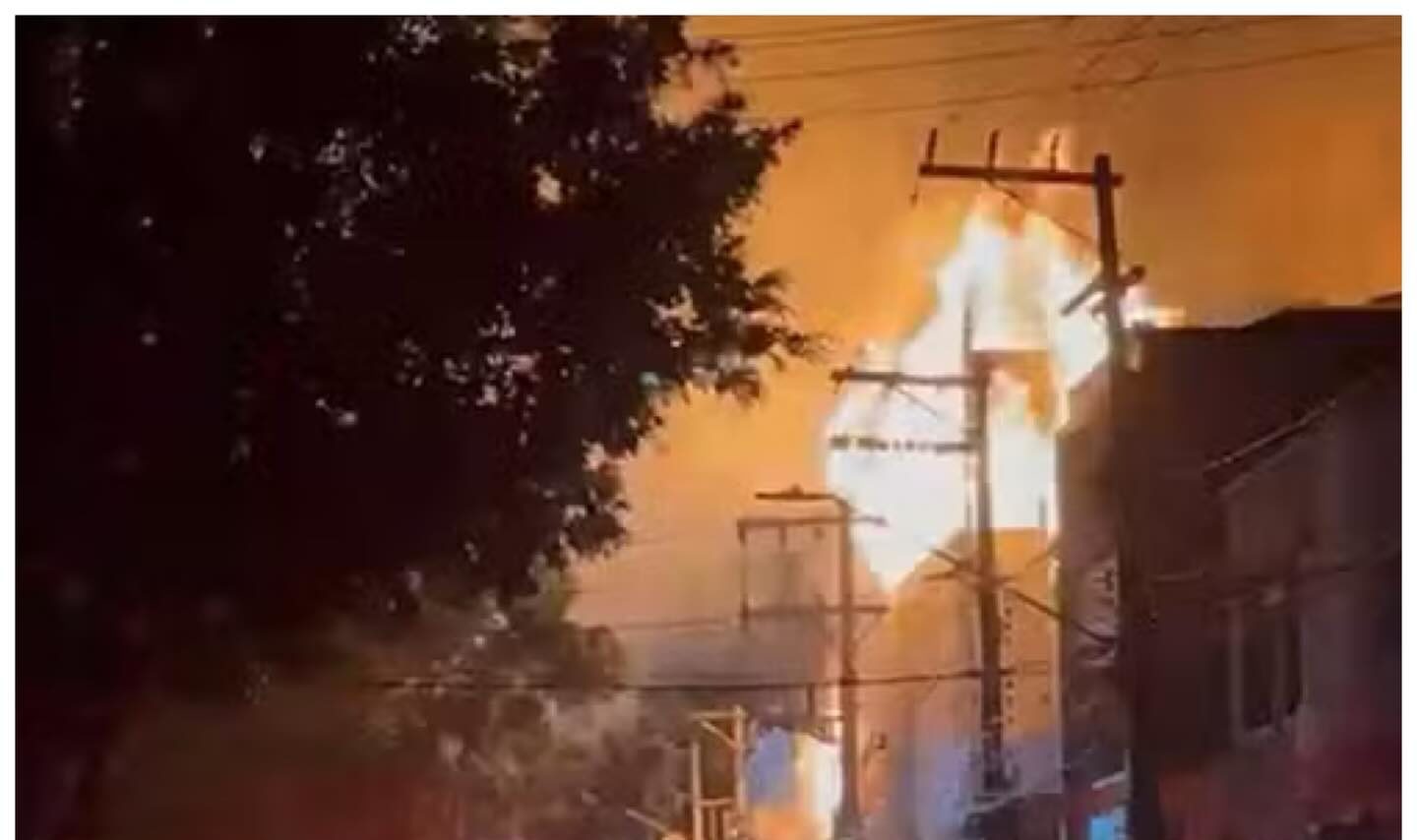 Inc&ecirc;ndio de grandes propor&ccedil;&otilde;es atinge f&aacute;brica e mobiliza dezenas de bombeiros em SP