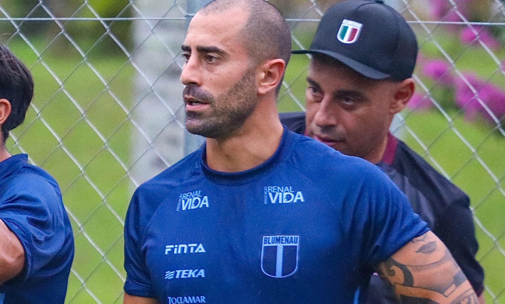Blumenau anuncia lateral Marquinhos Pedroso como refor&ccedil;o para a S&eacute;rie D
