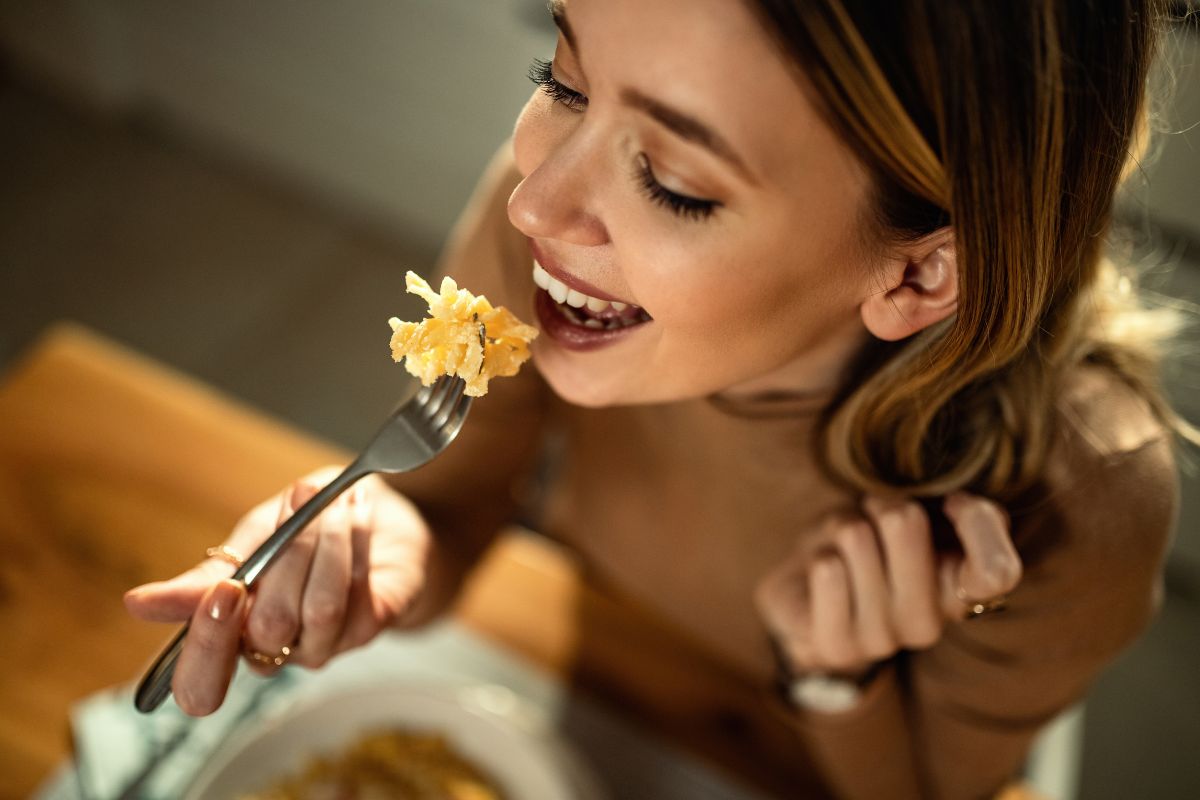 Pouca gente sabe, mas mastigar devagar ajuda a controlar a fome e melhorar a digest&atilde;o