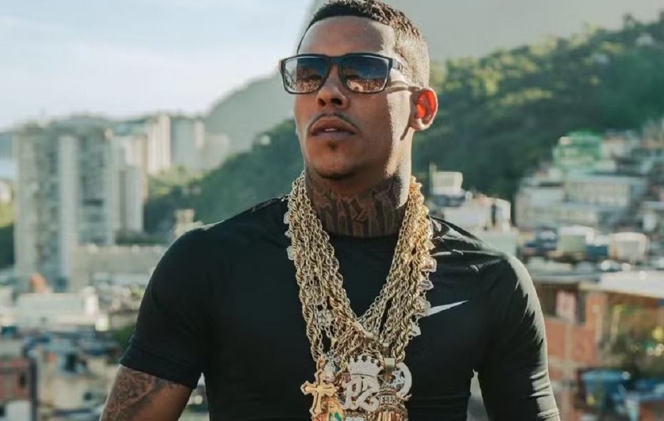 MC Poze relata ter sido feito ref&eacute;m durante assalto em condom&iacute;nio de luxo; preju&iacute;zo passa de R$ 2 milh&otilde;es