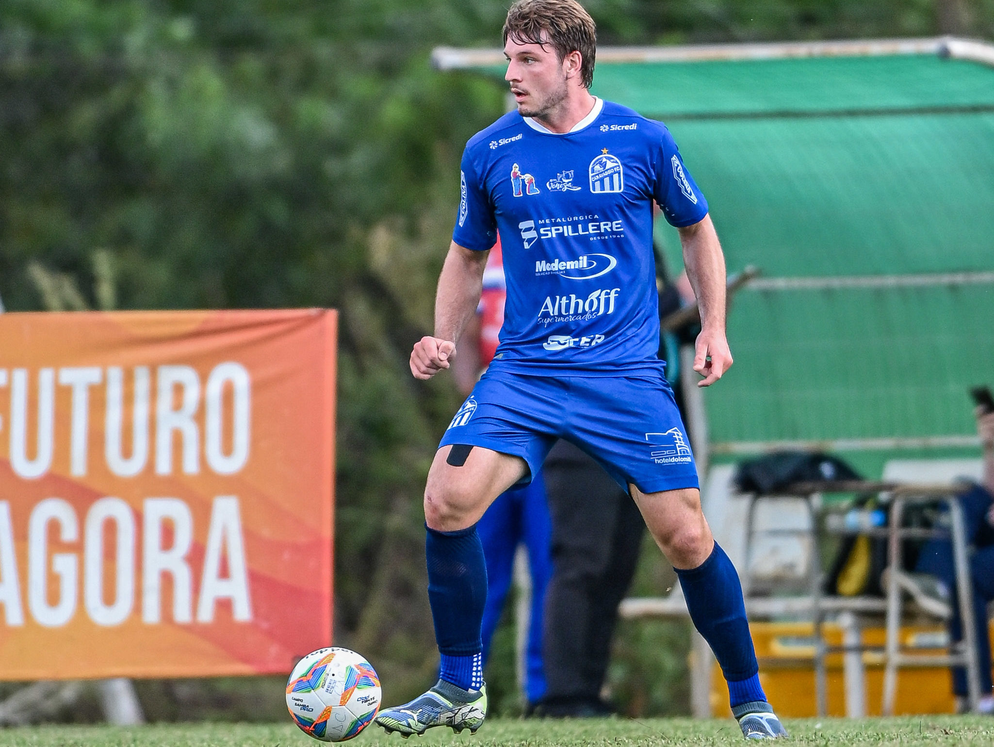 Volta inesperada chama aten&ccedil;&atilde;o e jovem promessa revela plano ap&oacute;s retorno ao futebol catarinense
