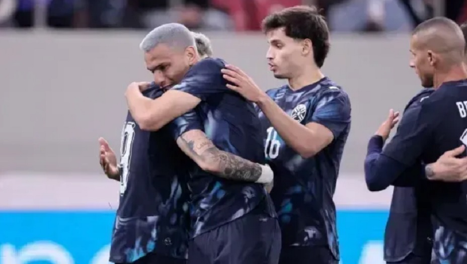 Paraguai vence amistoso fora de casa e jogadores do futebol brasileiro ganham destaque