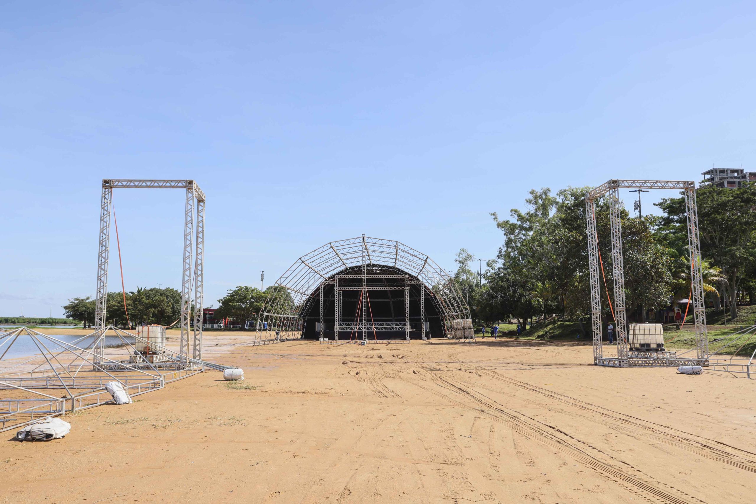 Praia da Graciosa se transforma para grande torneio e deve atrair multid&atilde;o