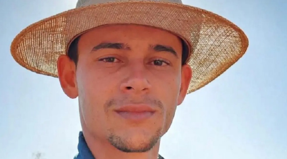 Vereador desaparece ap&oacute;s sair para faculdade e tem moto e celular quebrado encontrados em &aacute;rea rural