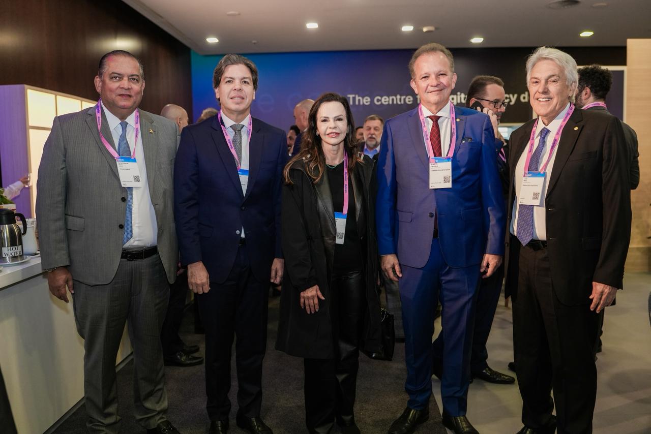 Dorinha e Gomes participam do MWC Barcelona 2026 e acompanham debates sobre conectividade e IA