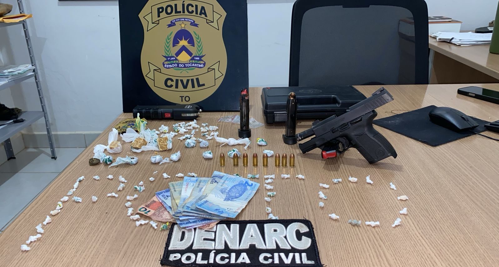 Denarc prende casal e apreende drogas e arma durante opera&ccedil;&atilde;o em Aragua&iacute;na TO