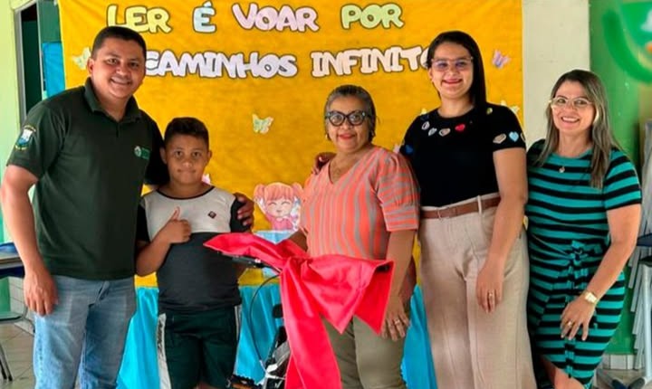 Aluno destaque em Rio dos Bois ganha bicicleta por desempenho escolar