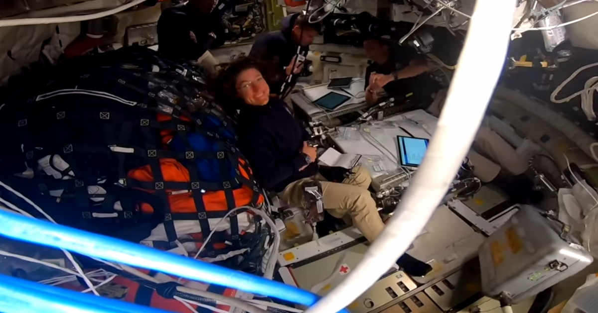 Artemis II bate recorde hist&oacute;rico e leva humanos ao ponto mais distante da Terra