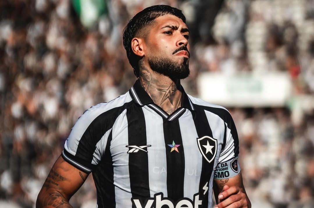 Alexander Barboza tem sondagens no Brasil em meio a negocia&ccedil;&atilde;o com o Palmeiras