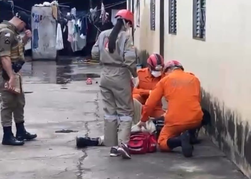 Bombeiros atendem policial ferido durante ocorr&ecirc;ncia em Aragua&iacute;na