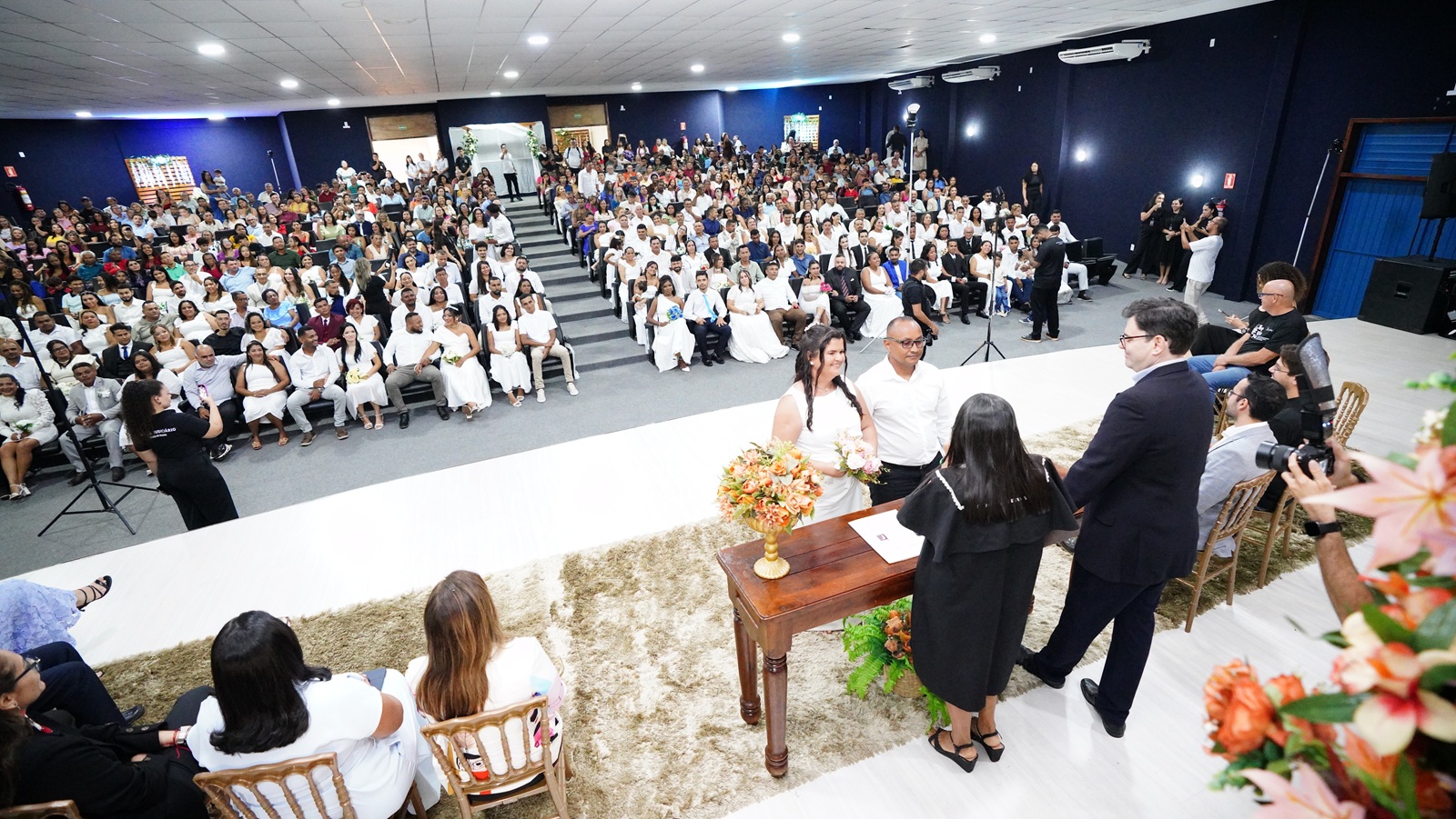 Casamento comunit&aacute;rio une 160 casais durante mutir&atilde;o Pop Rua Jud em Aragua&iacute;na