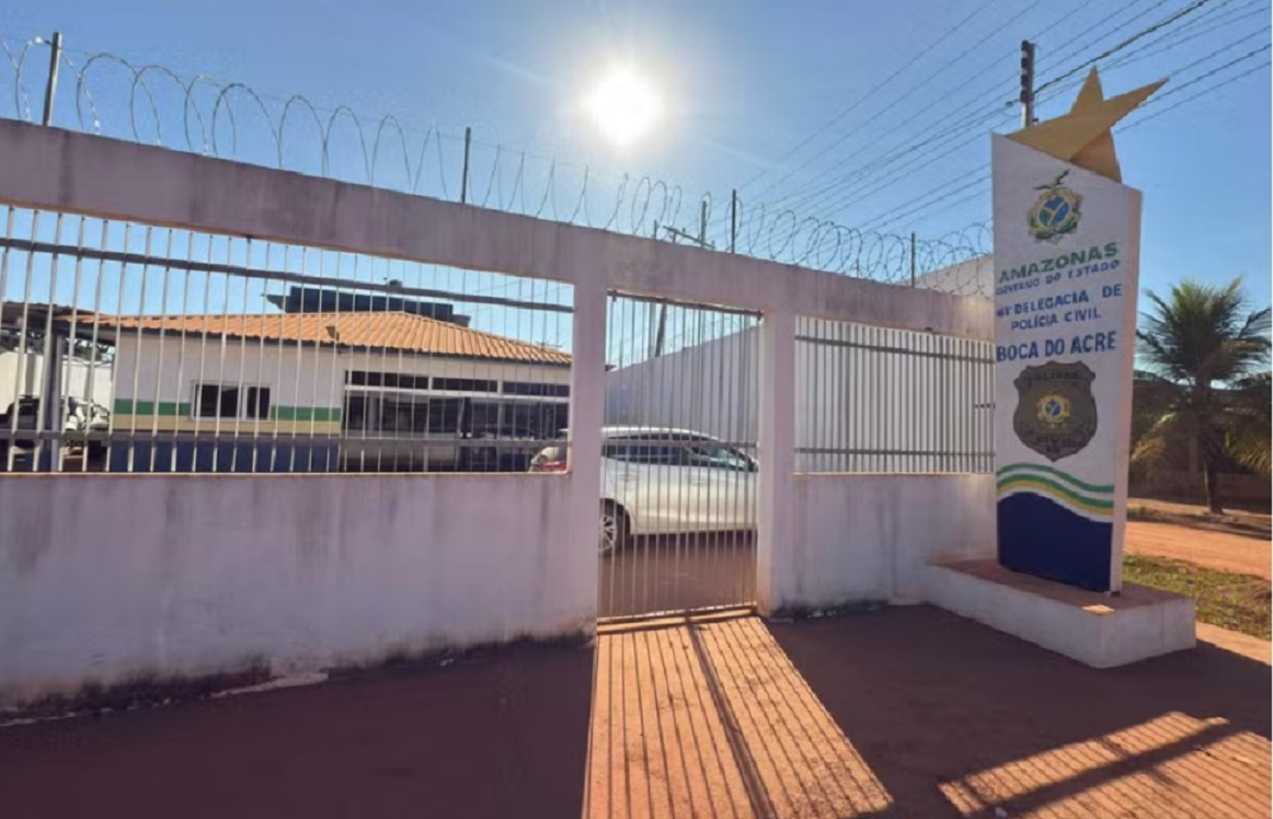 Suspeito de matar irm&atilde;os a facadas e tentar matar a m&atilde;e &eacute; encontrado morto em cela