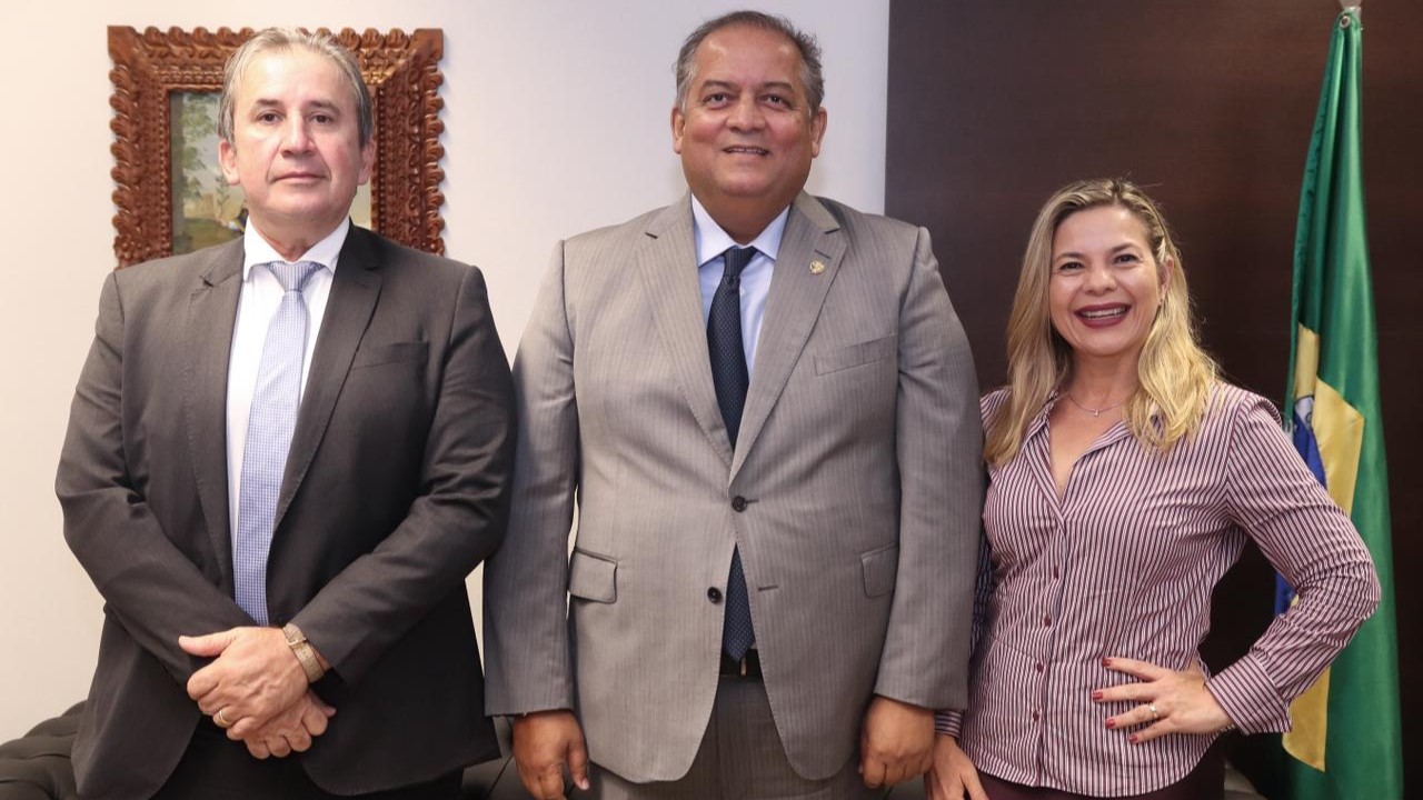 Eduardo Gomes recebe magistrados e destaca indica&ccedil;&atilde;o de ju&iacute;za ao CNJ