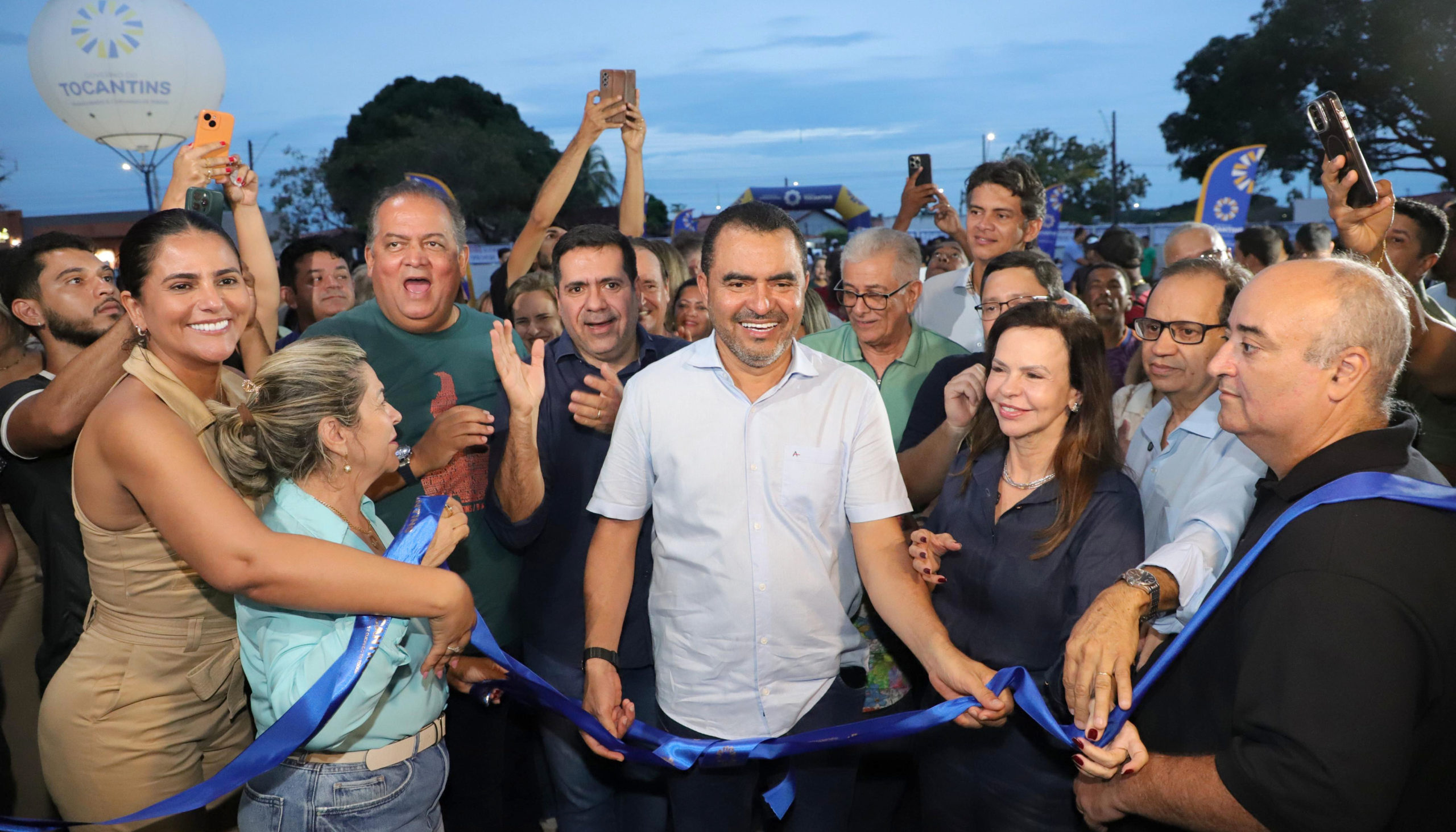 Governador entrega gin&aacute;sio e inaugura sinaliza&ccedil;&atilde;o vi&aacute;ria em Guara&iacute; durante anivers&aacute;rio da cidade