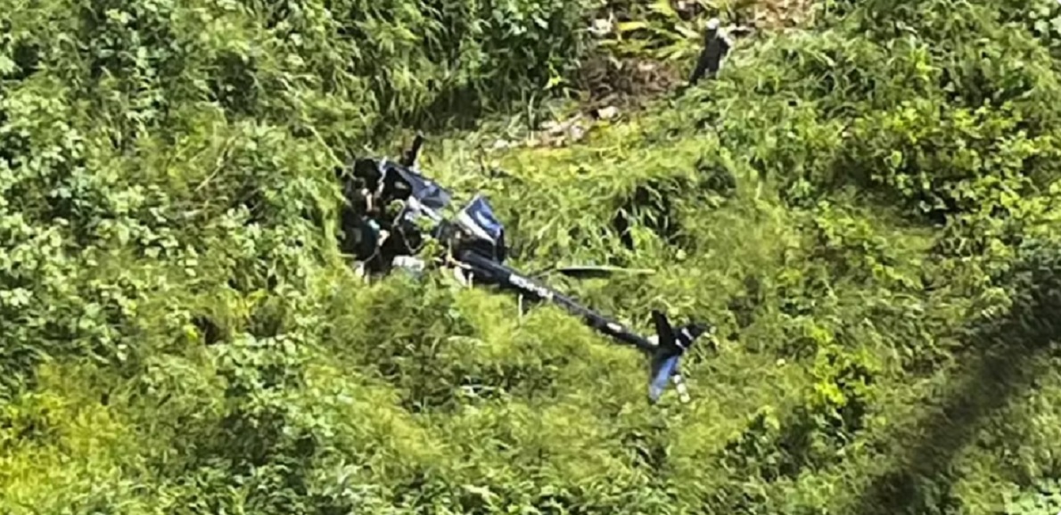 Helic&oacute;ptero cai com 4 pessoas a bordo e assusta moradores em Campina Grande; veja o que aconteceu