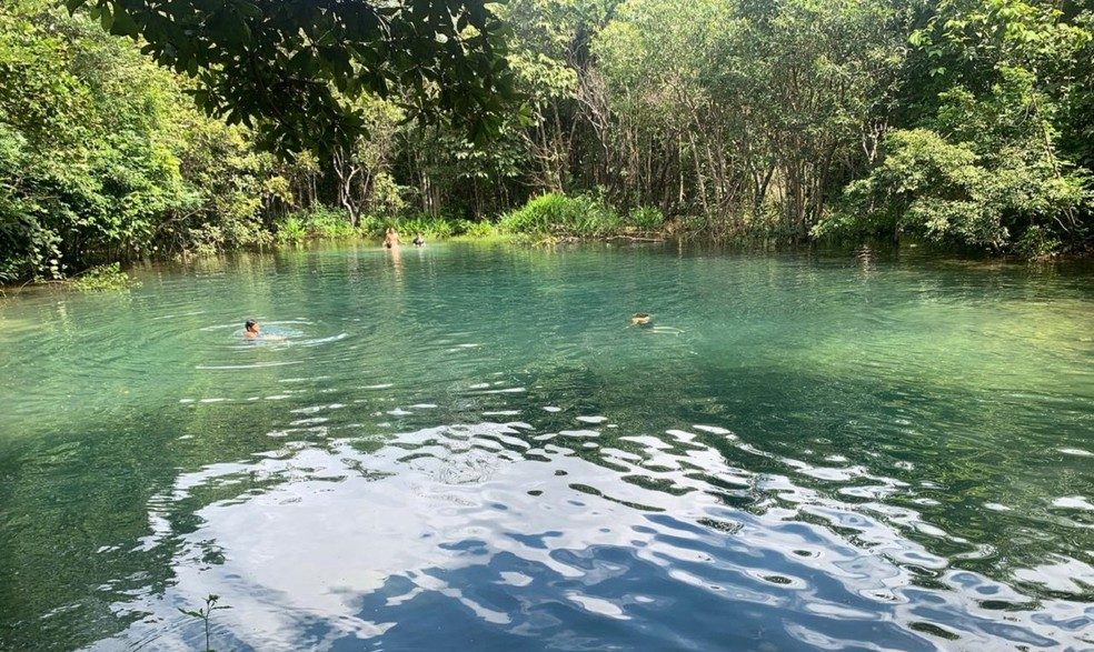 Lagoa Azul encanta visitantes, mas ainda funciona sem estrutura oficial em Luzimangues TO