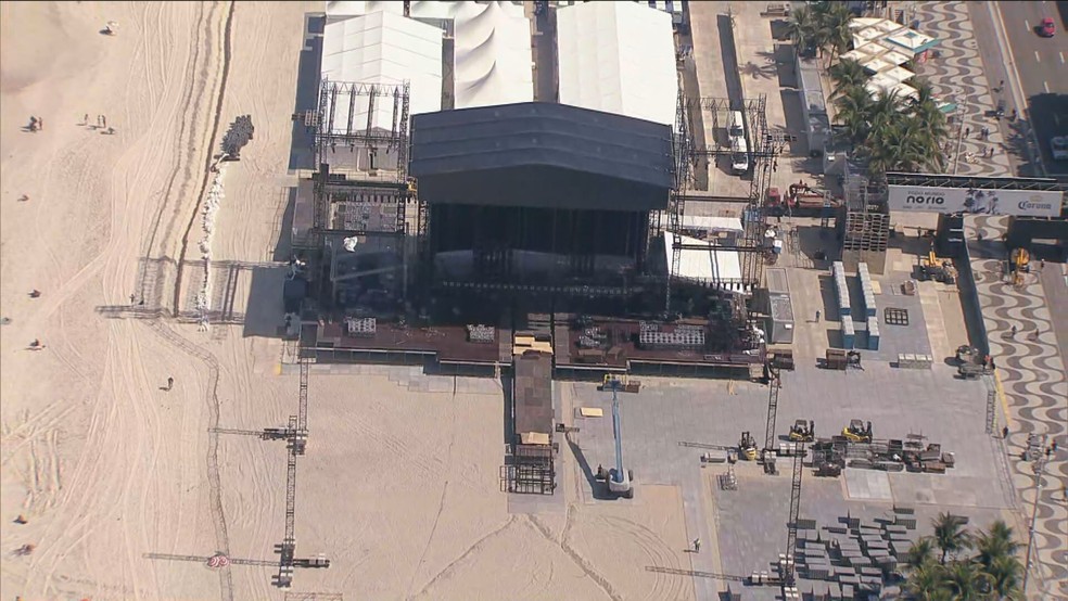 Show de Shakira em Copacabana ter&aacute; passarela de 25 metros e supera estrutura de Lady Gaga e Madonna