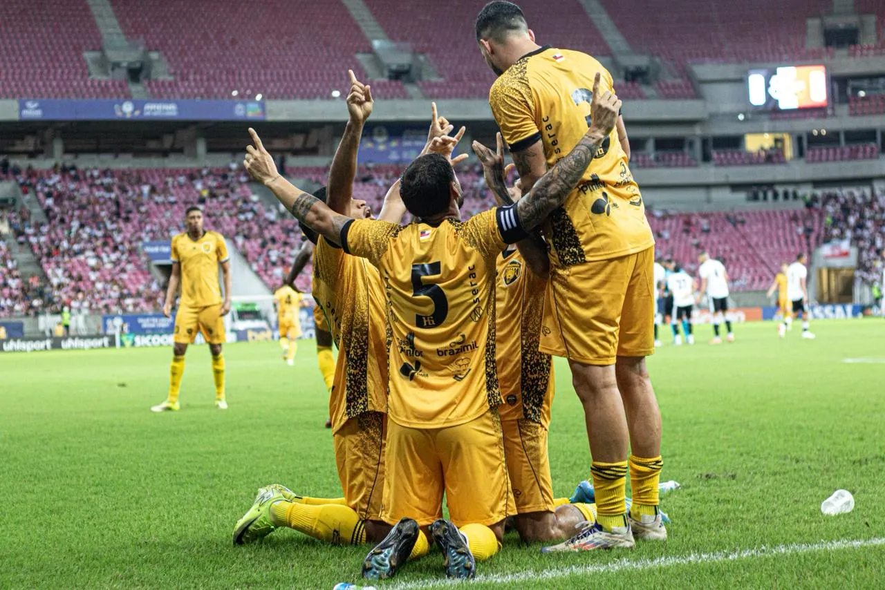 Amazonas vence Santa Cruz, mant&eacute;m 100% na S&eacute;rie C e dispara na lideran&ccedil;a
