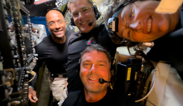 NASA realiza coletiva hist&oacute;rica com tripula&ccedil;&atilde;o do Artemis II durante retorno da Lua