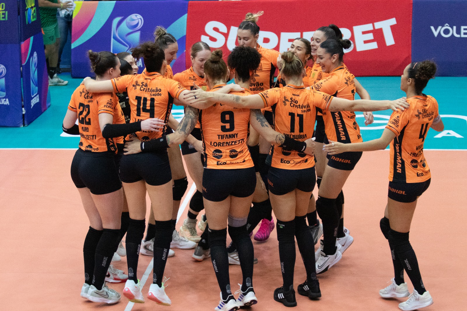 Osasco atropela Fluminense e garante vaga na semifinal da Superliga