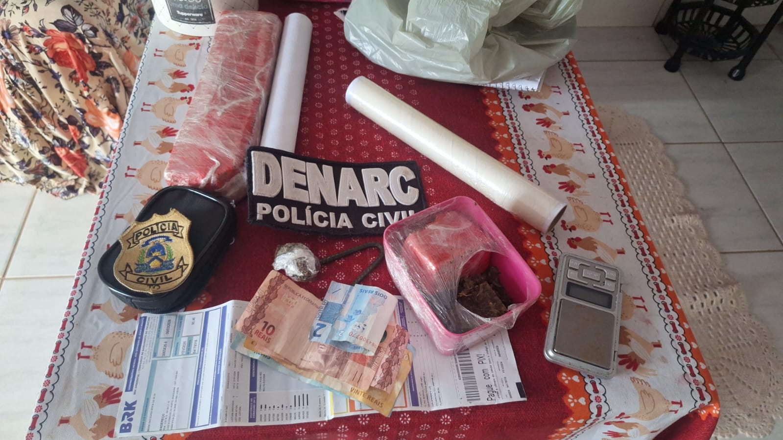 Pol&iacute;cia Civil fecha ponto de drogas e prende traficante em Aragua&iacute;na
