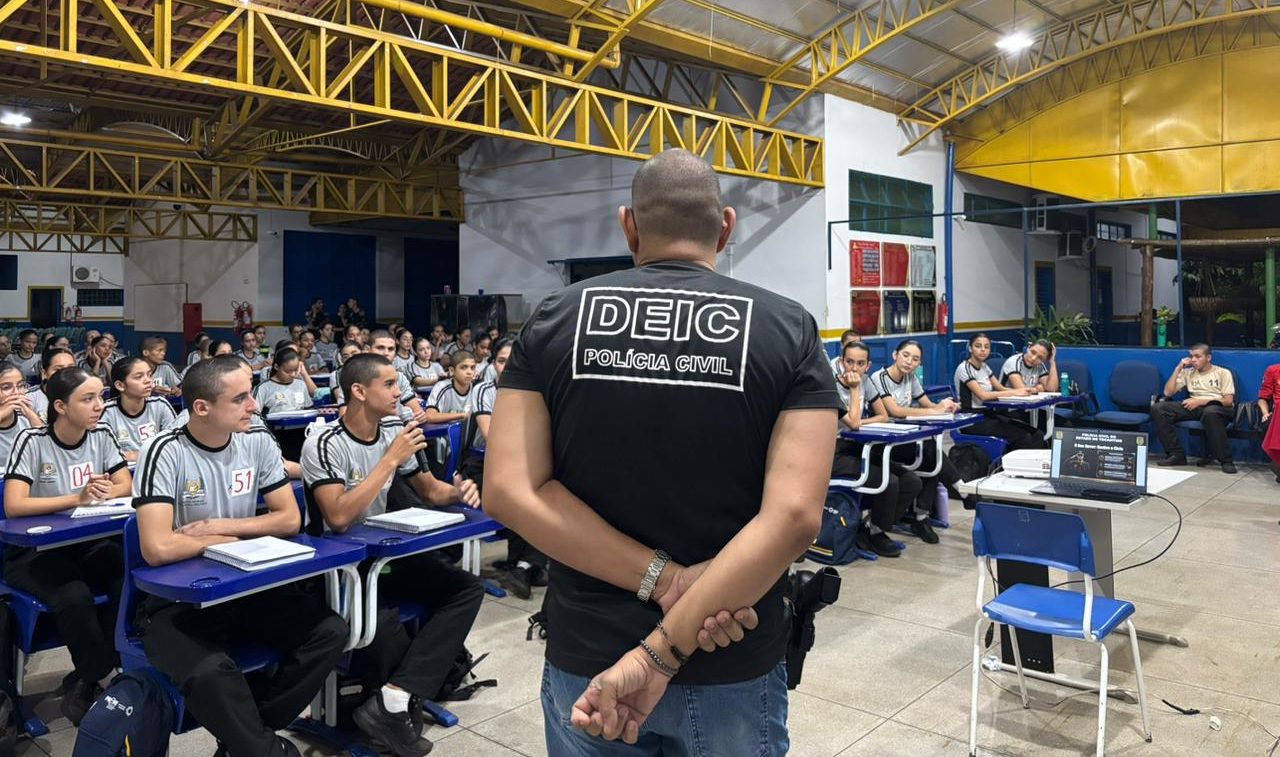 Pol&iacute;cia Civil realiza a&ccedil;&atilde;o contra bullying em col&eacute;gio militar de Para&iacute;so