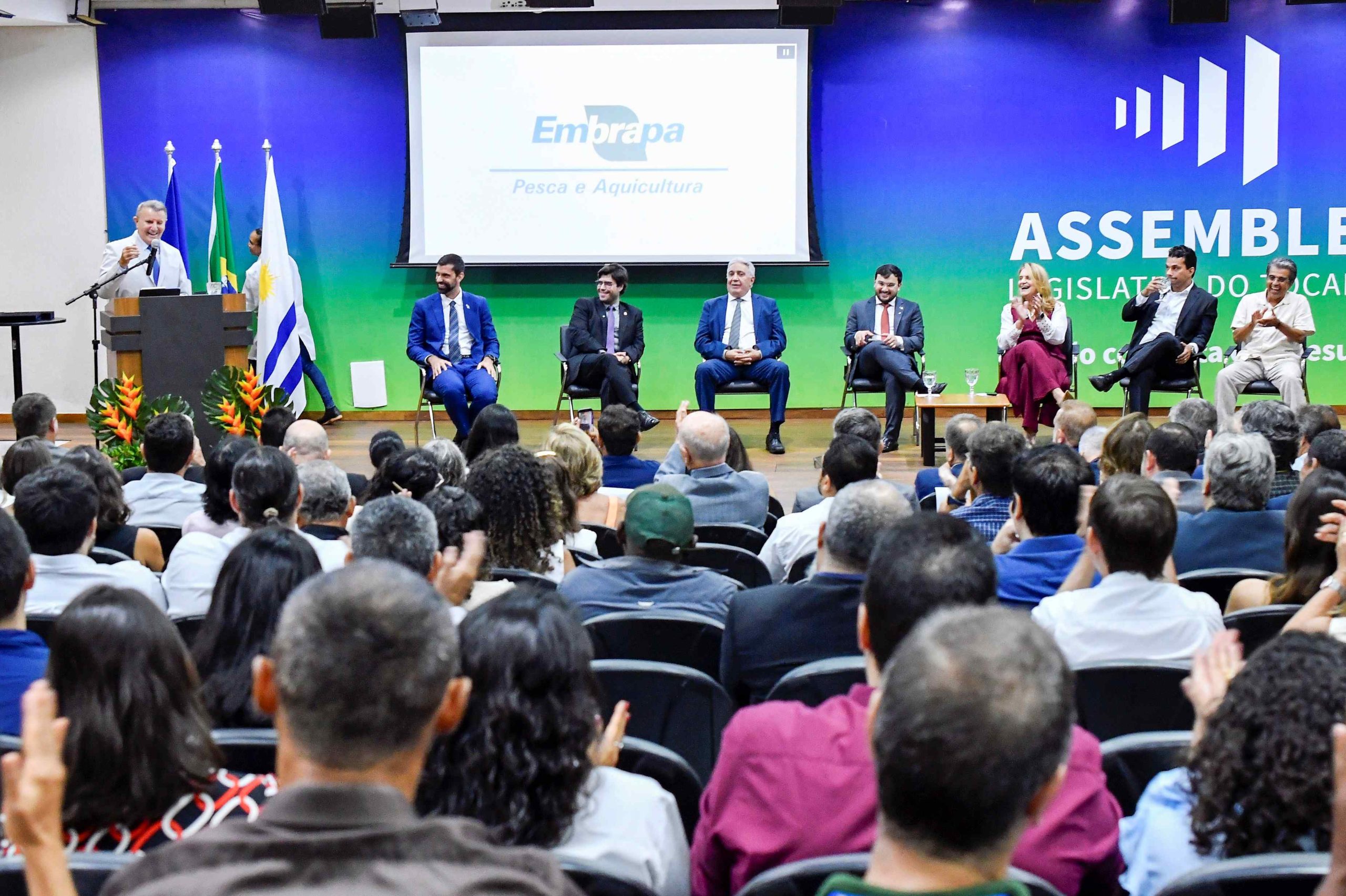 Prefeito anuncia asfalto em acesso &agrave; Embrapa em Palmas