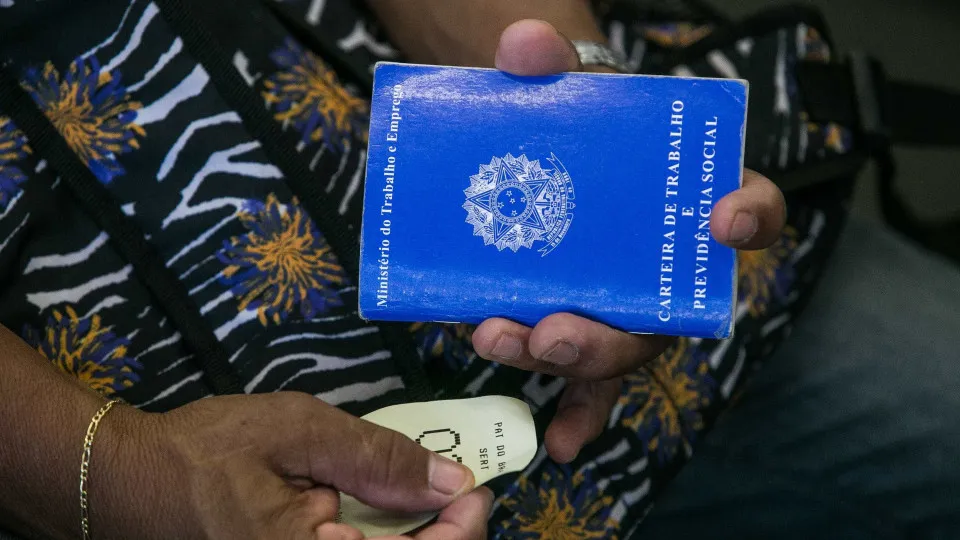 Trabalha aos domingos? Entenda a regra da folga e quando voc&ecirc; deve receber em dobro