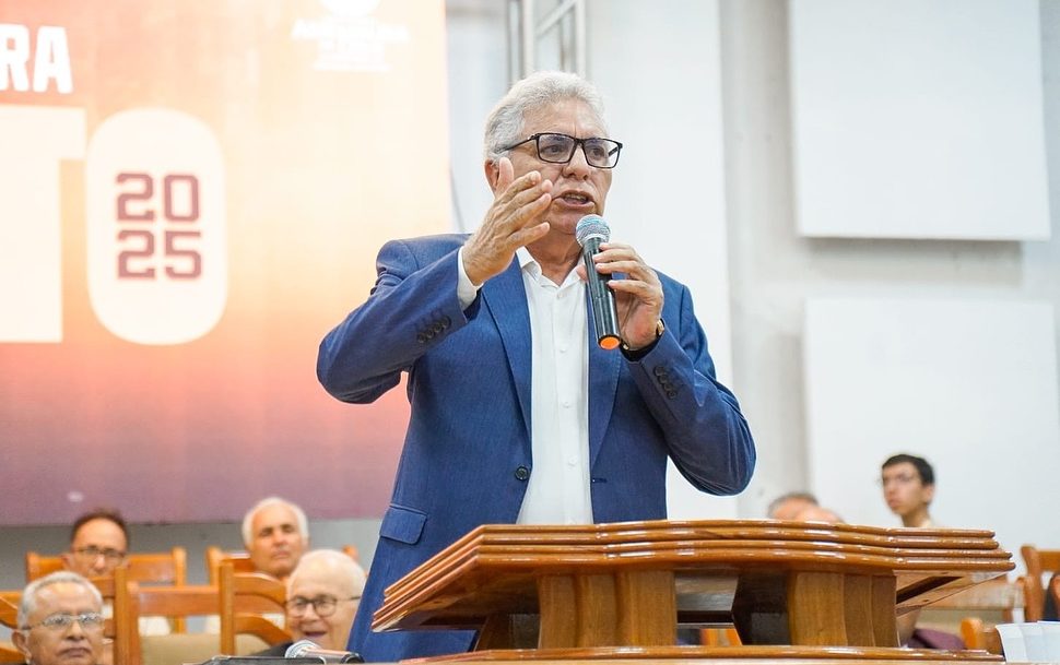 Prefeito morre ap&oacute;s infarto durante evento em igreja no interior do Maranh&atilde;o