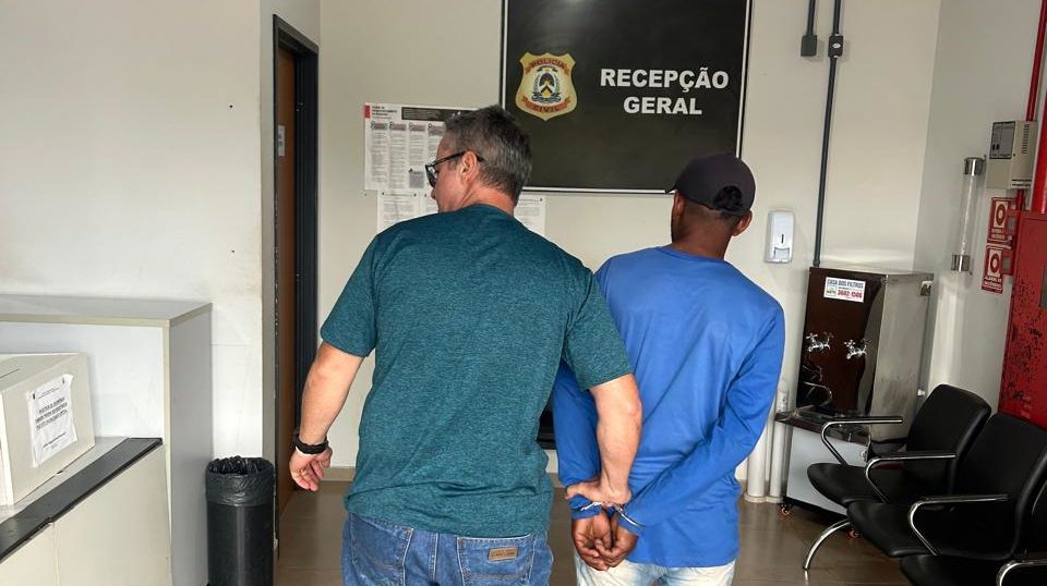 Pol&iacute;cia Civil do Tocantins prende homem que invadiu casa para abusar de mulher em Caseara