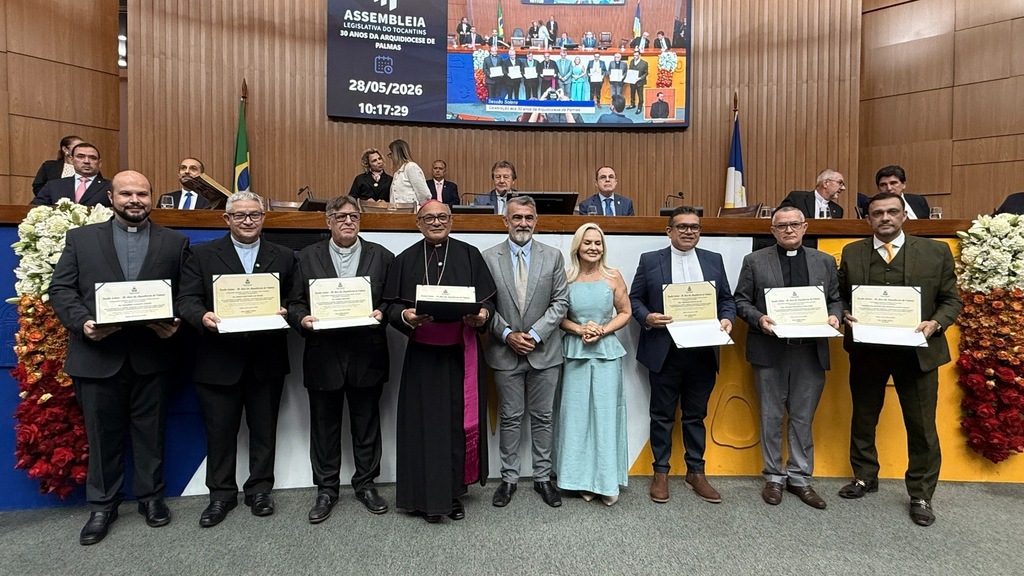 Am&eacute;lio Cayres presta homenagens durante os 30 anos da Arquidiocese de Palmas