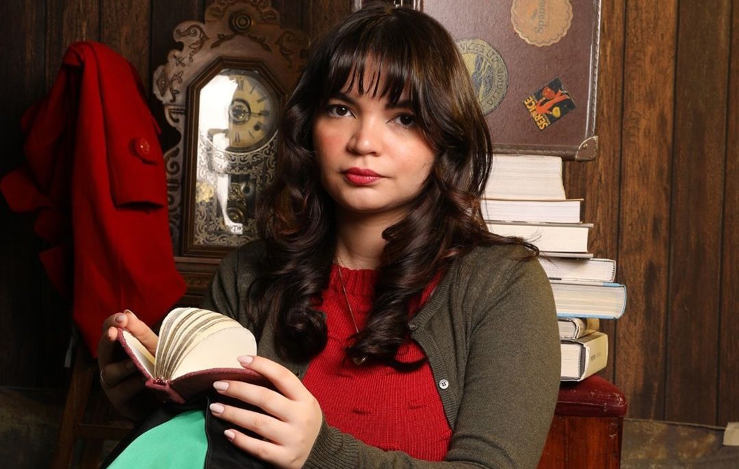 Artista viraliza ao transformar livros em obras de arte e cria lista de espera com 13 mil pessoas