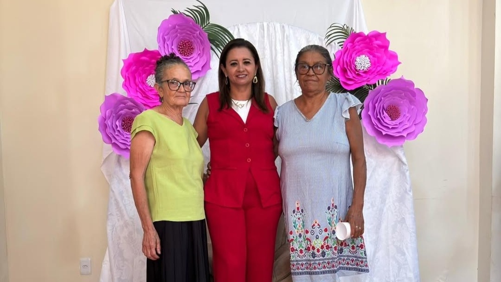 Barrol&acirc;ndia celebra Dia das M&atilde;es com idosas do munic&iacute;pio