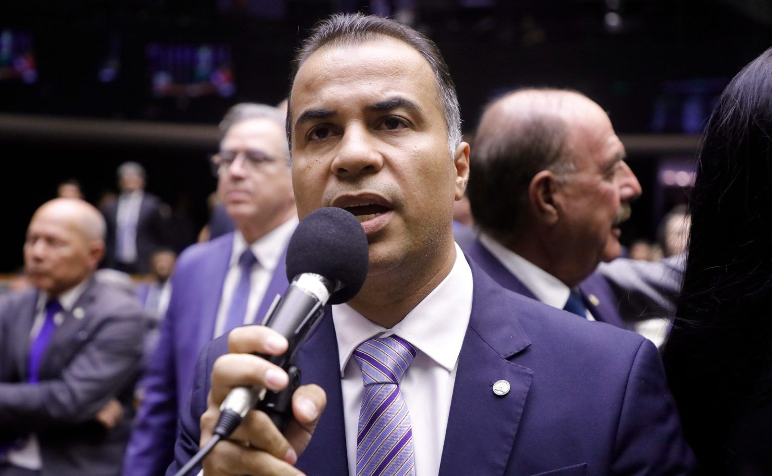 Filipe Martins destaca derrubada de vetos da LDO 2026 em apoio aos munic&iacute;pios