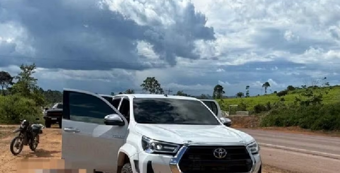 Tr&ecirc;s homens s&atilde;o encontrados mortos &agrave;s margens da BR-163 ao lado de caminhonete