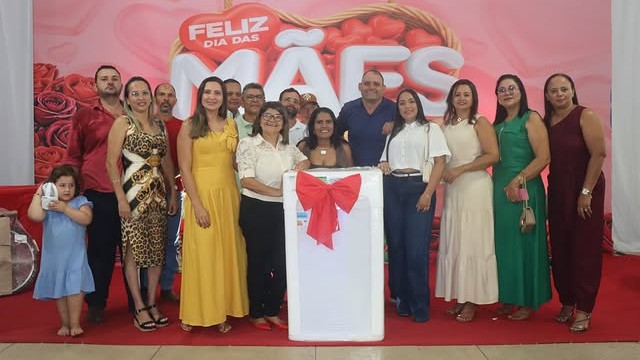 Celebra&ccedil;&atilde;o do Dia das M&atilde;es re&uacute;ne comunidade em noite especial em Barrol&acirc;ndia