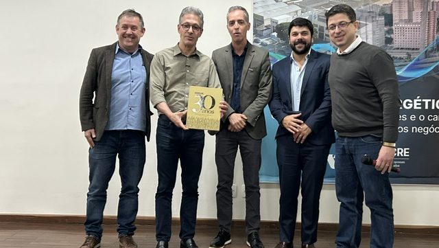 Romeu Zema defende reformas e redu&ccedil;&atilde;o de juros durante encontro com empres&aacute;rios