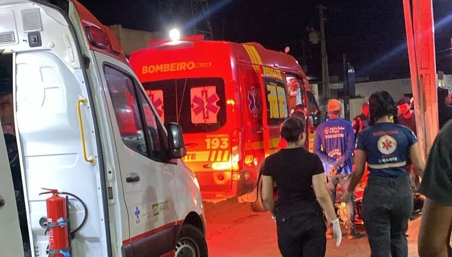 Colis&atilde;o entre motocicletas provoca lentid&atilde;o no tr&acirc;nsito no centro de Para&iacute;so do Tocantins