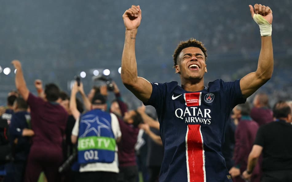 PSG vence Brest com gola&ccedil;o de Dou&eacute; e fica perto do t&iacute;tulo franc&ecirc;s