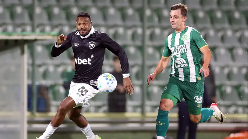 Chapecoense vence Botafogo, vira confronto e avan&ccedil;a na Copa do Brasil