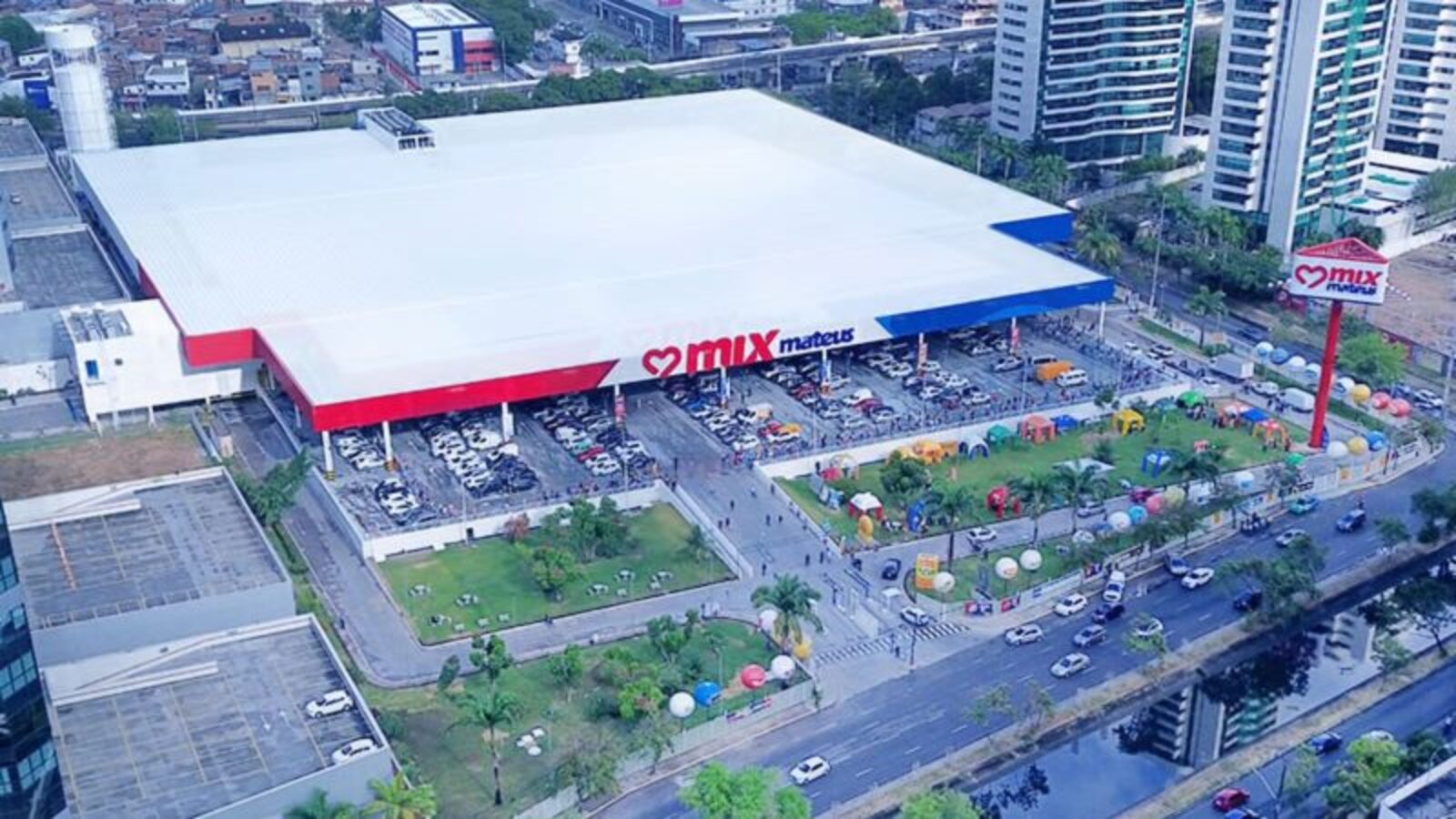 Gigante dos supermercados fecha 28 lojas no Brasil e demite 6,6 mil funcion&aacute;rios