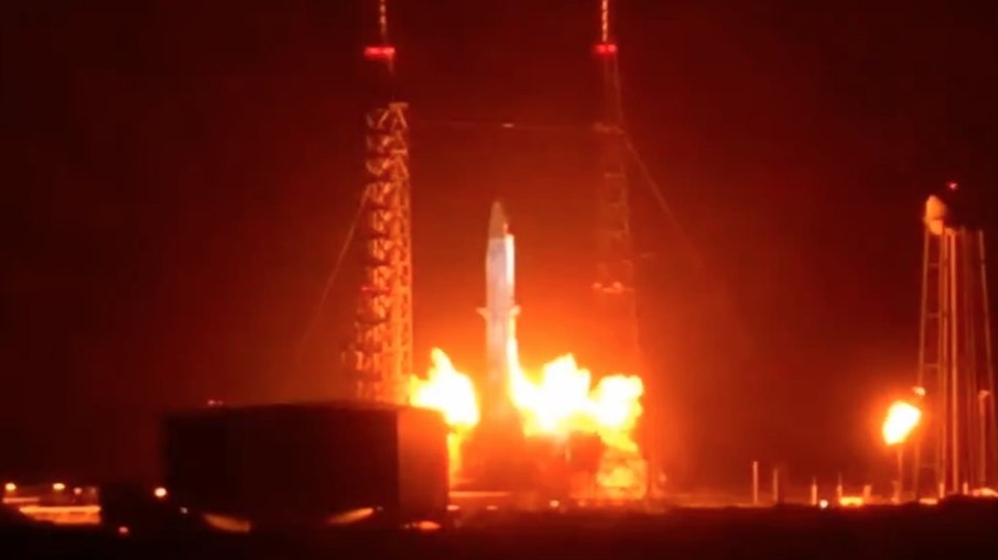 Foguete da Blue Origin explode em teste na Fl&oacute;rida e imp&otilde;e novo rev&eacute;s a Jeff Bezos