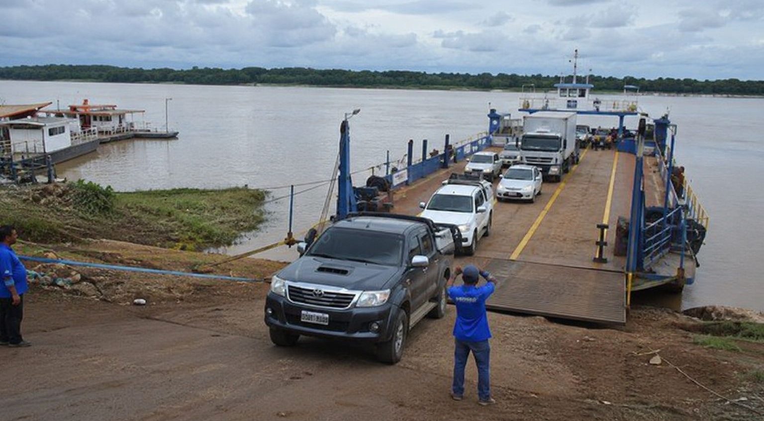 Interdi&ccedil;&atilde;o de ponte sobre o Rio Tocantins j&aacute; afeta com&eacute;rcio, transporte e rotina da popula&ccedil;&atilde;o