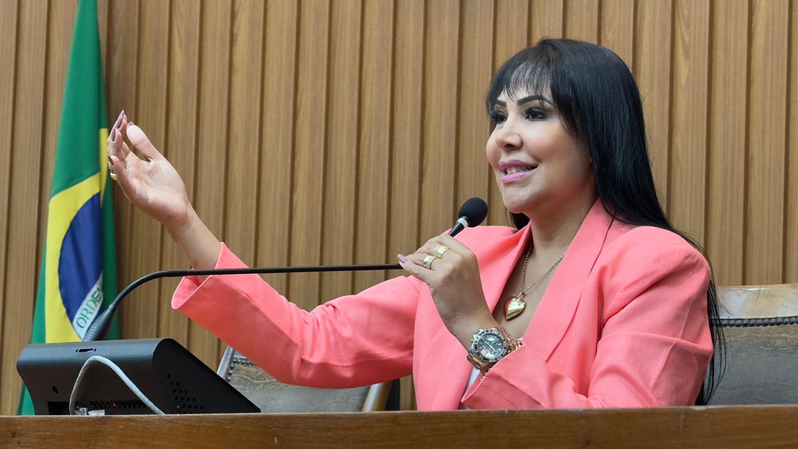 Janad Valcari pede retorno de gratifica&ccedil;&atilde;o para profissionais do pronto-socorro no Tocantins