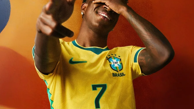 Camisa da Sele&ccedil;&atilde;o Brasileira &eacute; a mais cara para o torcedor entre pa&iacute;ses campe&otilde;es da Copa do Mundo