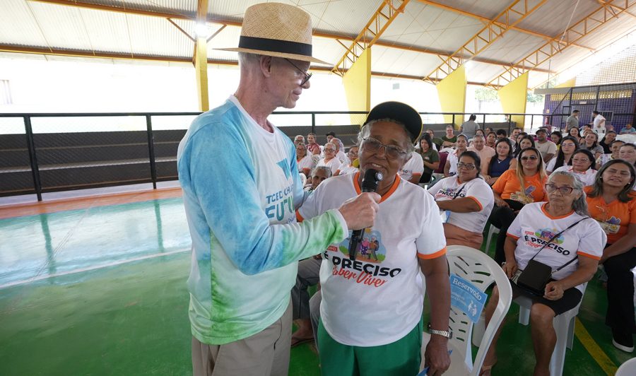 Jovem cobra espa&ccedil;o cultural durante Escuta Ativa em Aparecida do Rio Negro