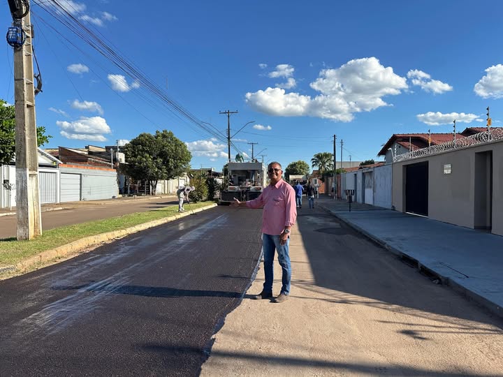 Nova Rosal&acirc;ndia iniciou recapeamento da Avenida Araguaia com apoio do CMCO