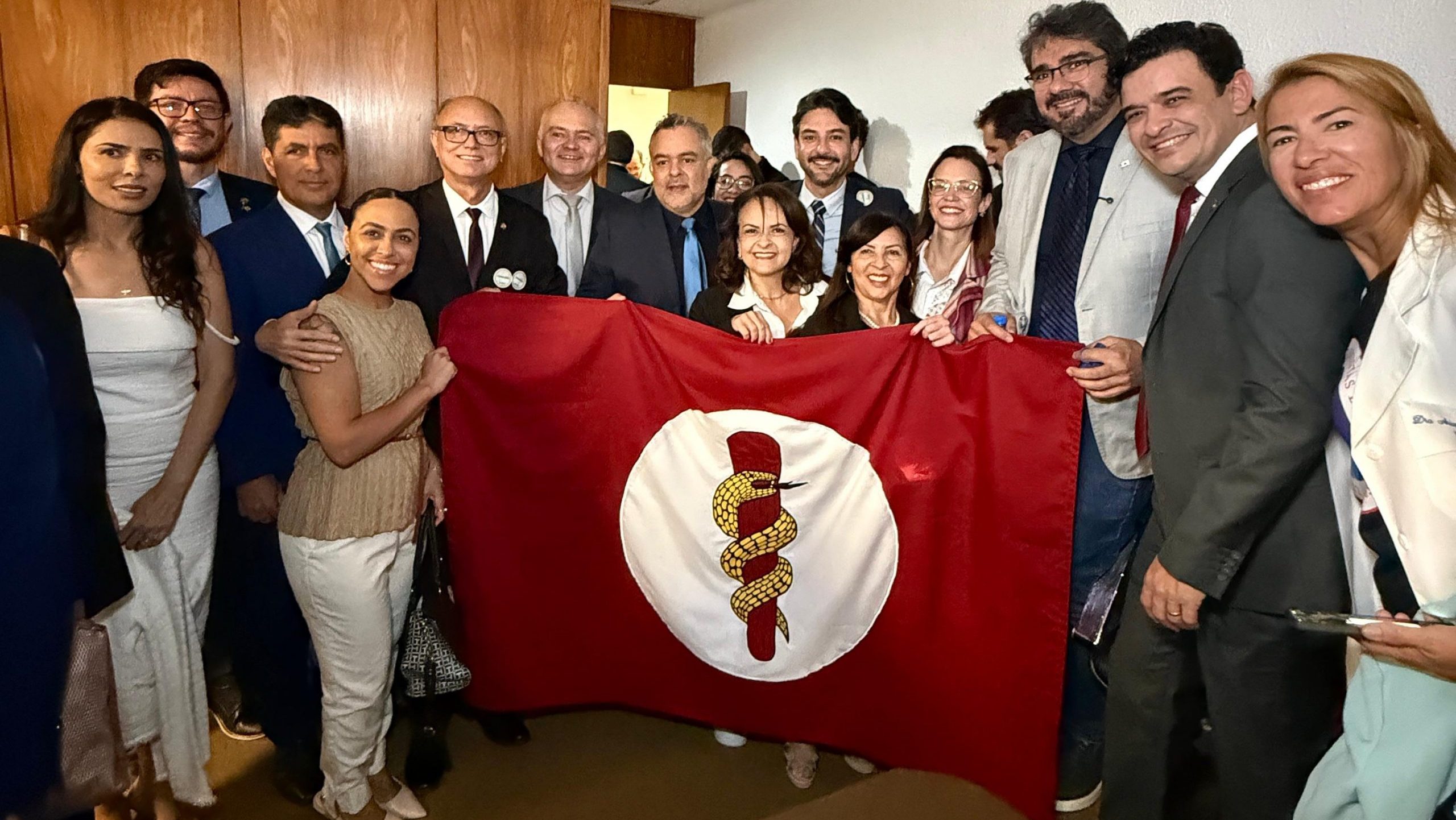 Senado aprova projeto que prev&ecirc; piso de R$ 13,6 mil para cirurgi&otilde;es-dentistas