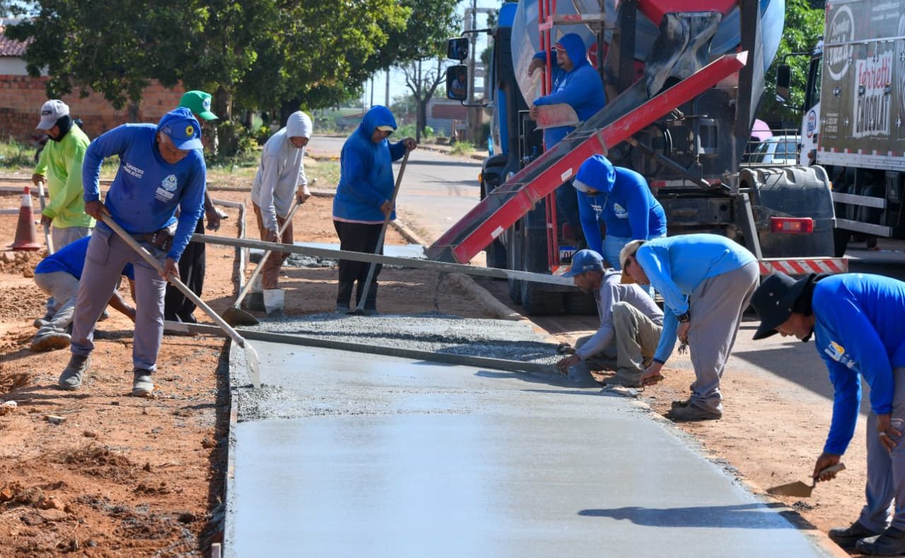 Prefeitura de Palmas inicia constru&ccedil;&atilde;o de nova pra&ccedil;a no Jardim Taquari com LED, parquinho e academia ao ar livre