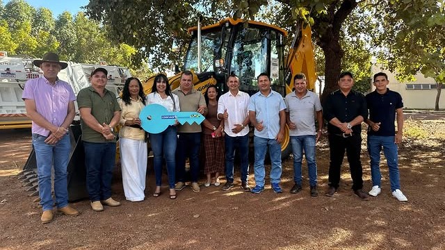 Retroescavadeira refor&ccedil;ar&aacute; infraestrutura e produ&ccedil;&atilde;o rural em Abreul&acirc;ndia